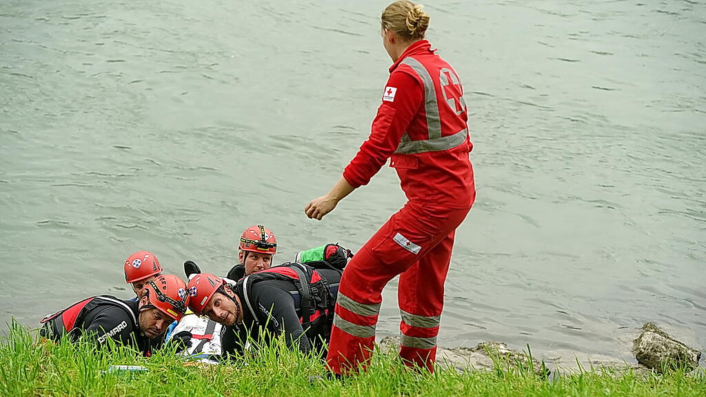 Wasserrettung, Rotes Kreuz, \u00dcbung