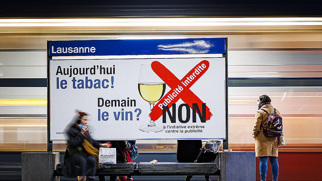Plakate gegen die Einschränkung von Tabakwerbung
