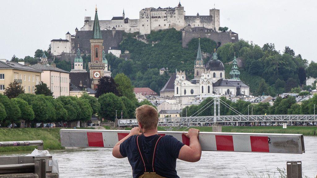 Übung: Hochwasserschutz errichtet