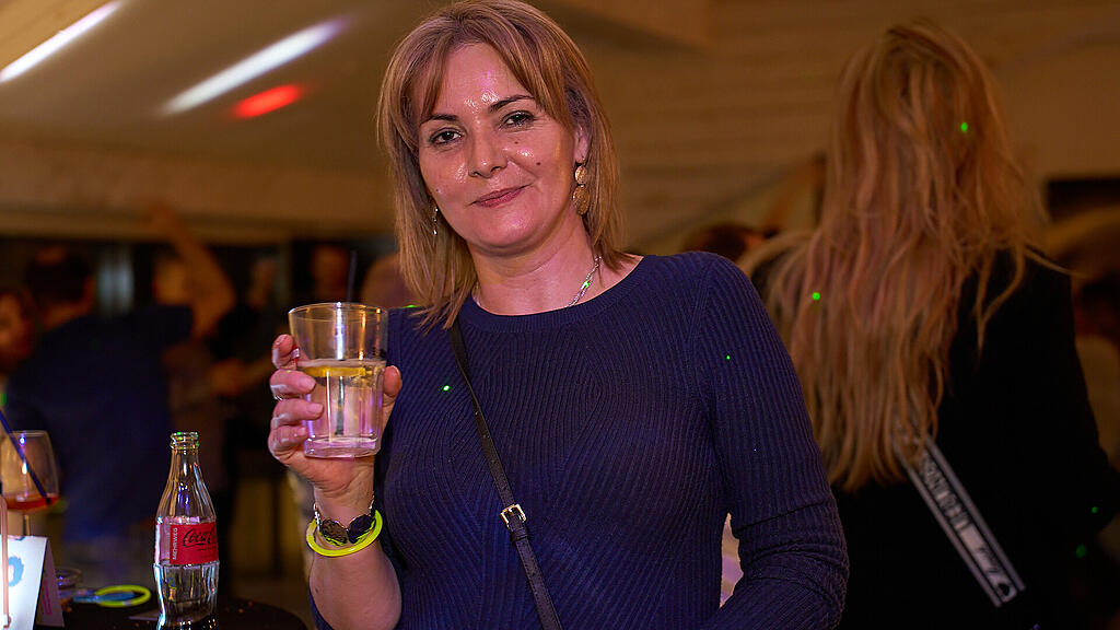 \u00dc30 DE LUXE SINGLE PARTY