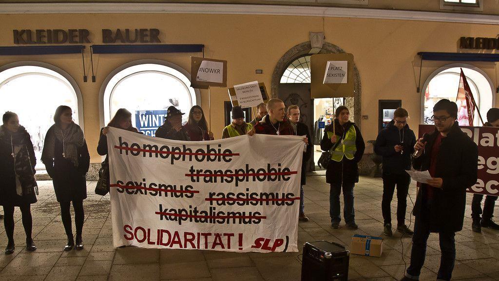 Kundgebung der ÖH Salzburg gegen Wiener Akademikerball