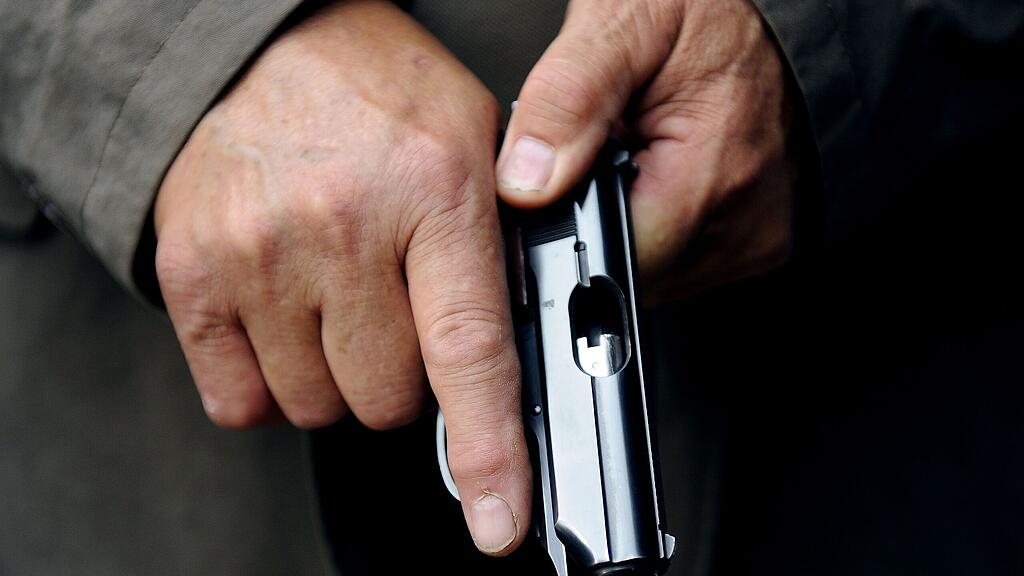 Der Pensionist richtete eine Waffe auf die Rauchfangkehrerin. (Symbolbild)