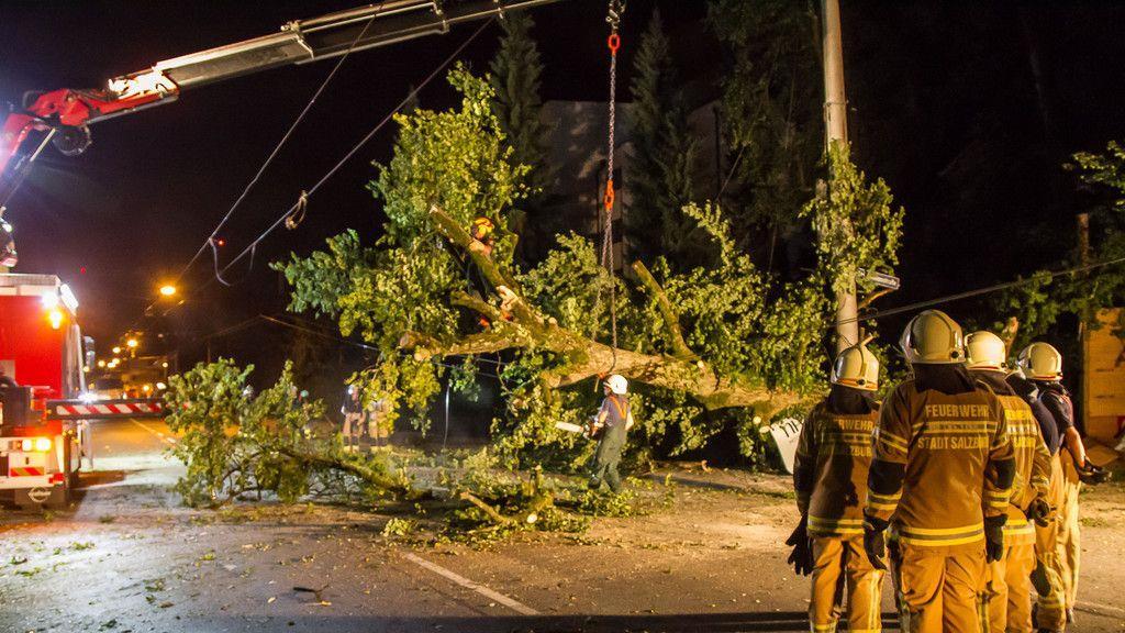 Sturm: Feuerwehren in Salzburg im Großeinsatz
