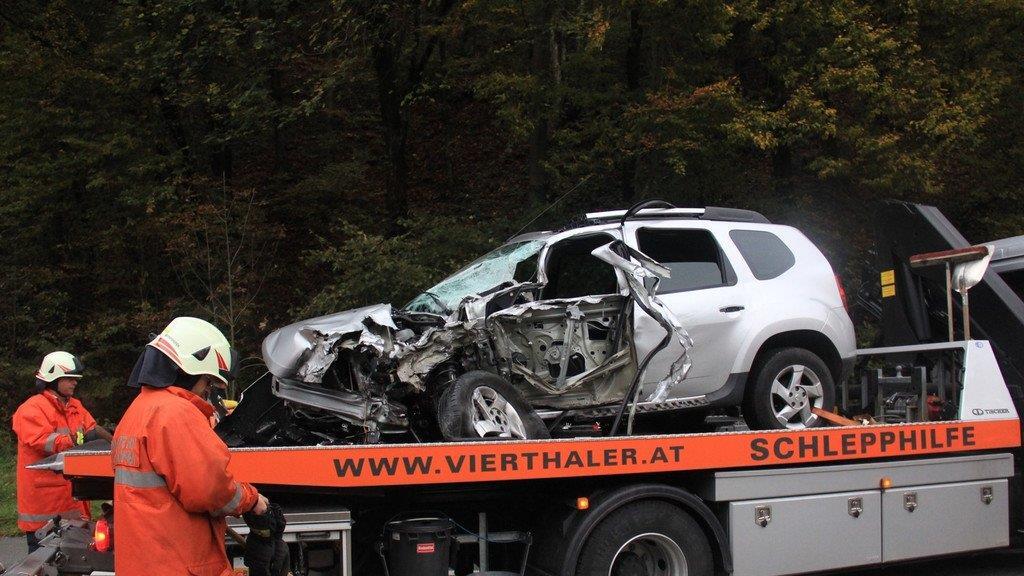 Bischofhofen: Pkw knallt gegen Lkw