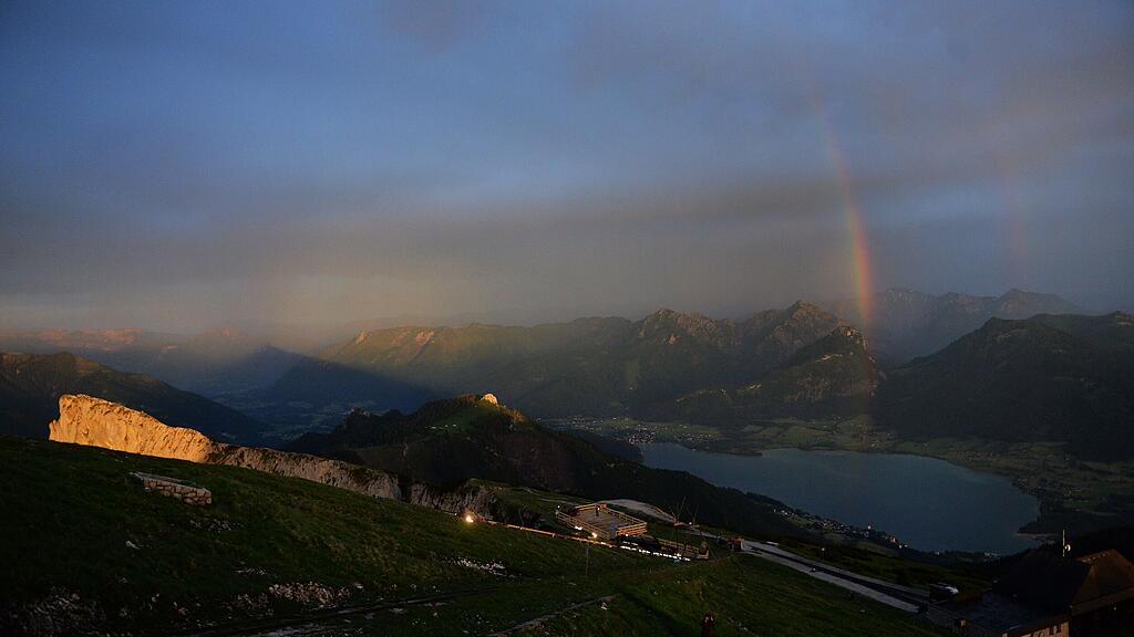 Bei einem aufziehenden Gewitter verständigte der Urlauber die Retter. (Themenbild)