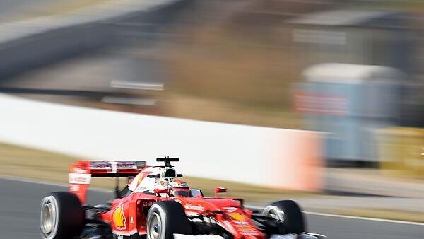Kimi Räikonnen dreht bei Barcelona seine Runden am schnellsten