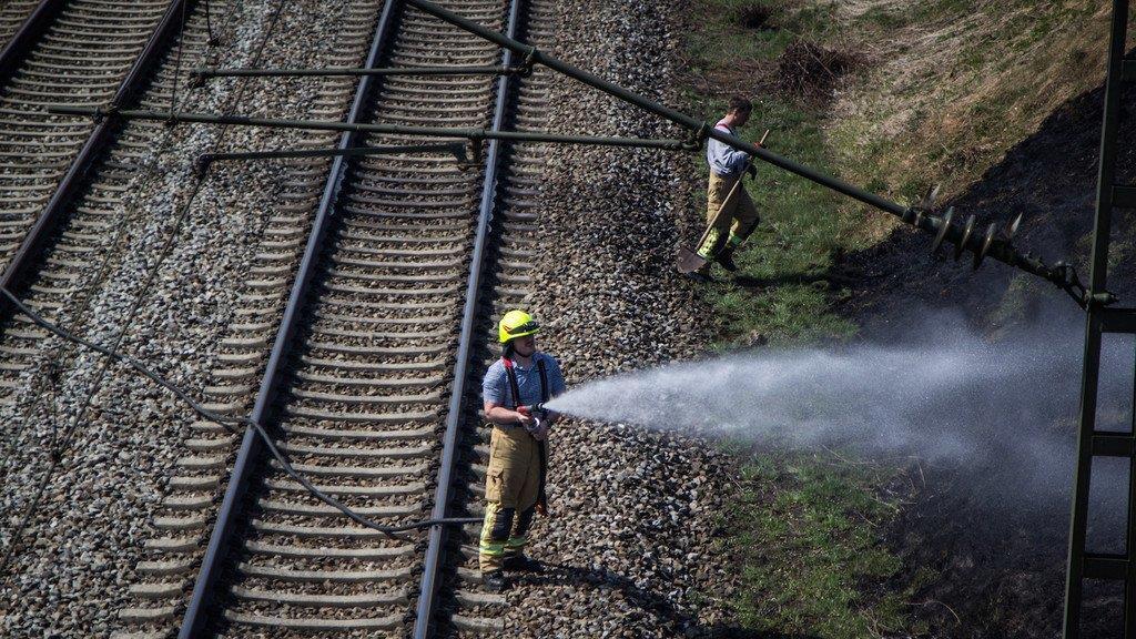 Buschbrände entlang der Zuggleise in Bayern