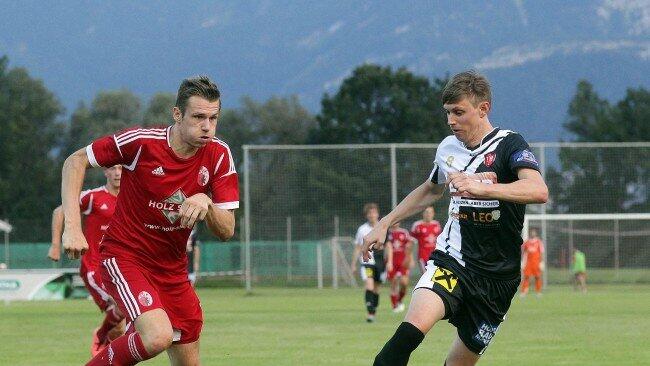 Der vierfache Pichler (li.) entscheidet das Tennengau-Derby gegen Union Hallein für Kuchl im Alleingang und hält somit bei 17 Treffern.