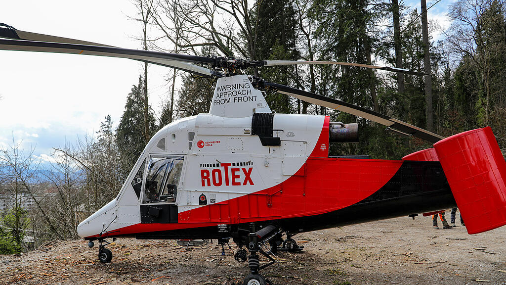 Baumfällungen per Hubschrauber am Kapuzinerberg