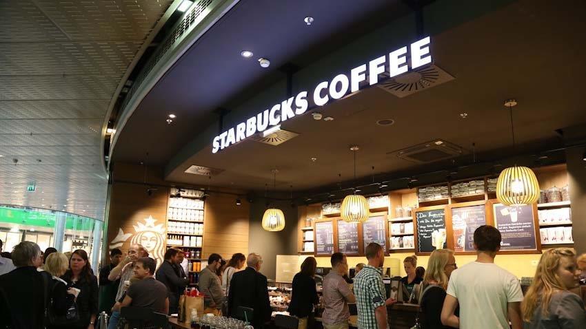 Starbucks eröffnet im Europark, II