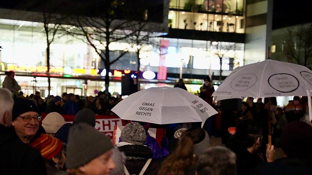 Demo gegen Blau-Schwarz, Salzburg
