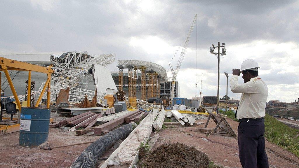 Brasilien: Kran stürzt auf WM-Stadion