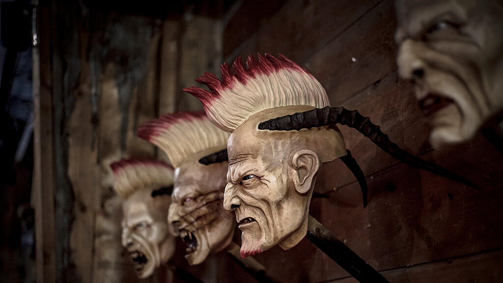 Maskenausstellung Hallein