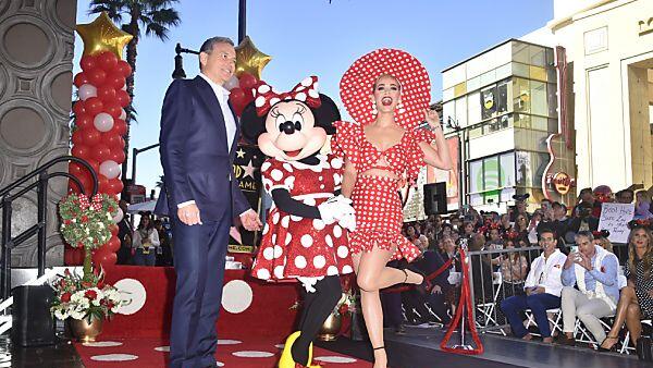 Minnie Maus wurde begleitet von Popstar Katy Perry