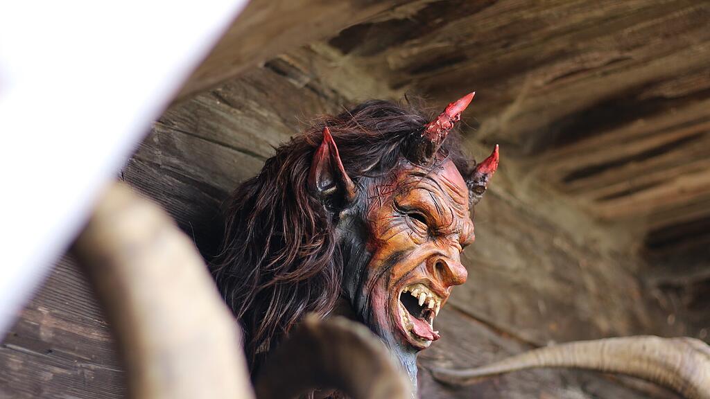 Maskenausstellung "Grossarler Gschlacht"