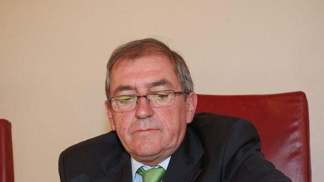 Bürgermeister Heinz Schaden tritt zurück, III