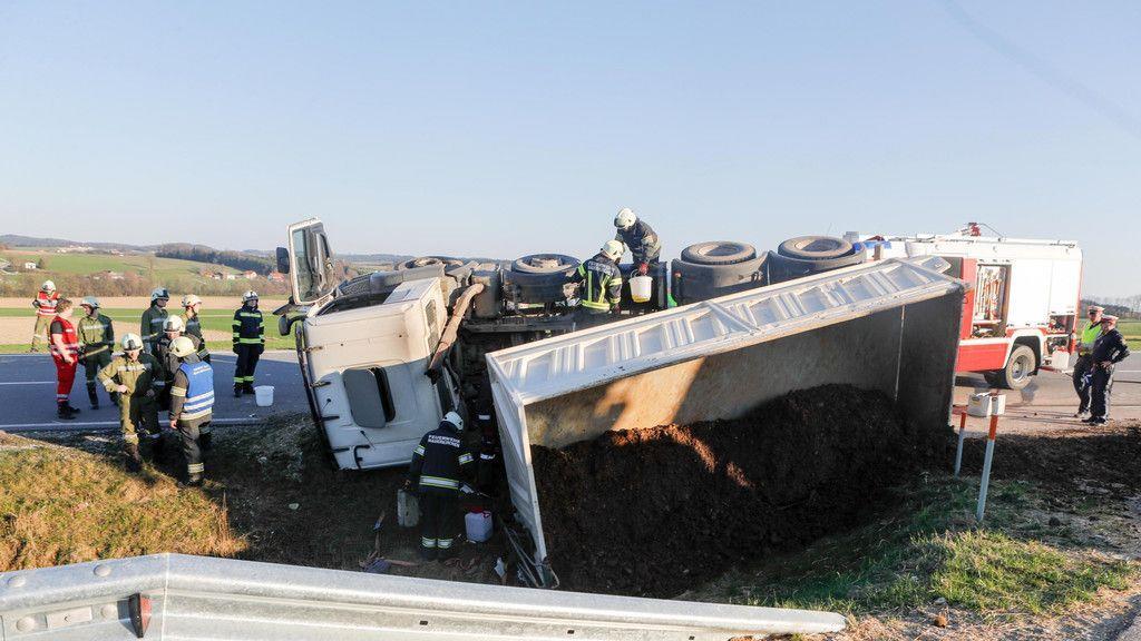 Lkw-Unfall in Moosbach bei Mauerkirchen