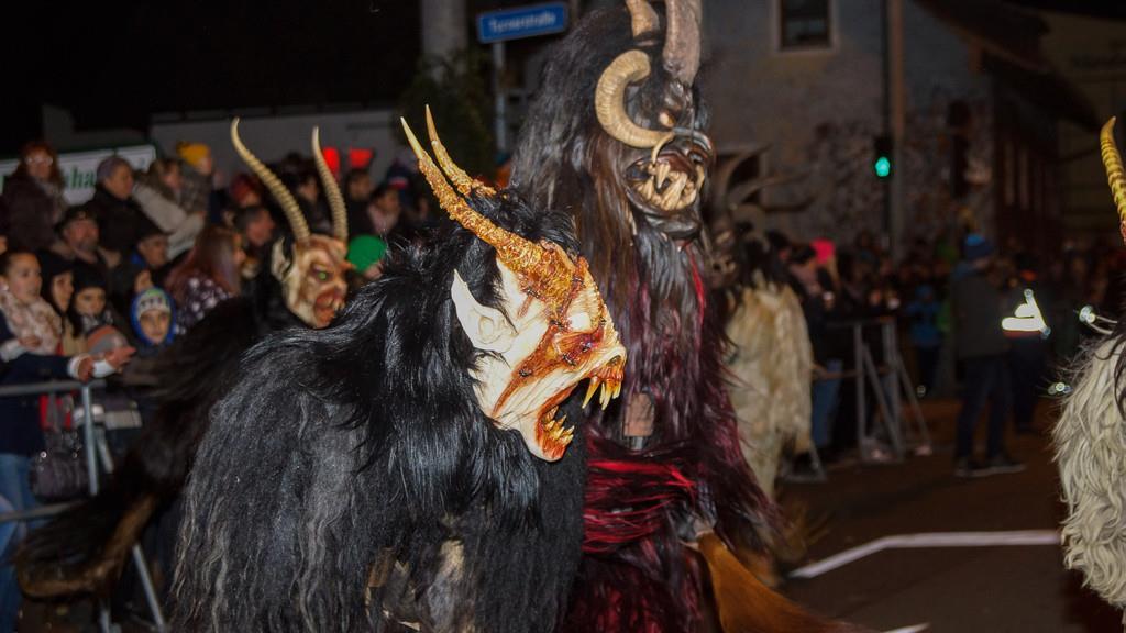 Gnigler Perchtenlauf