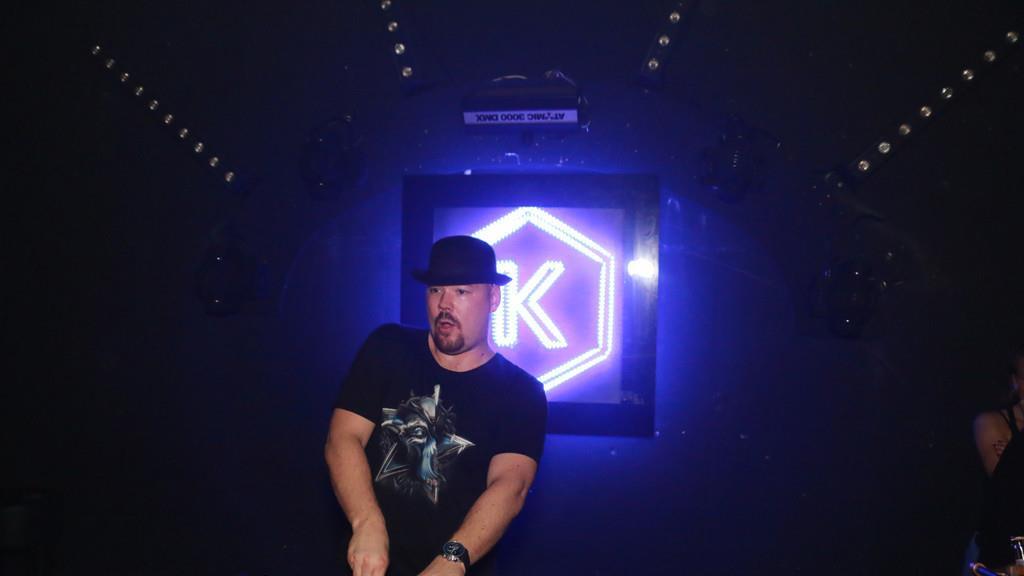 Dr.Peacock in der Kantine II