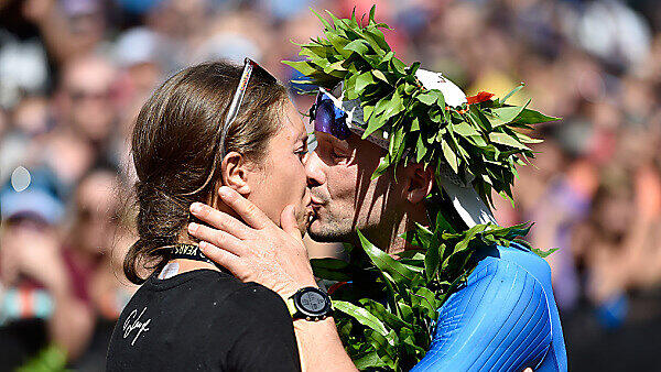 Heiratsantrag direkt nach dem Zieleinlauf