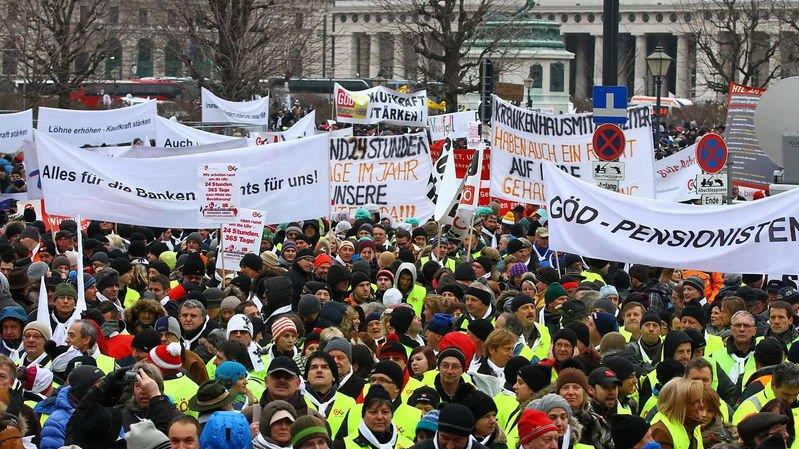Salzburger demonstrieren in Wien
