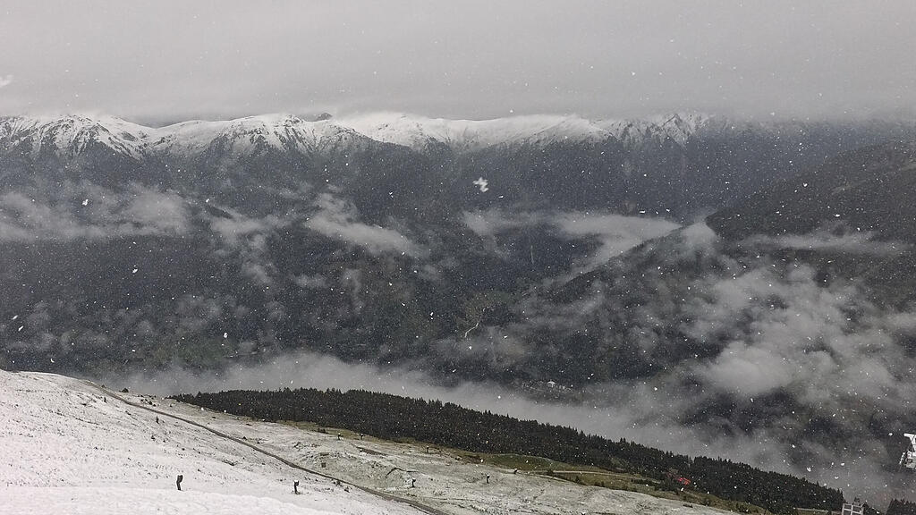 Schnee im Juli auf Salzburgs Bergen: Kaltfront sorgt für Wintereinbruch