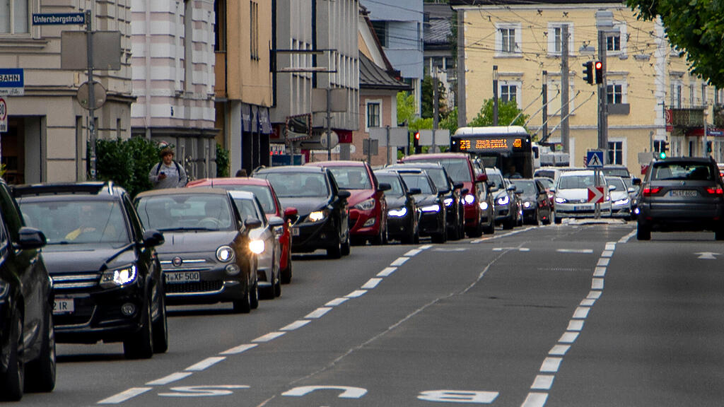 Touristen in Salzburger Altstadt