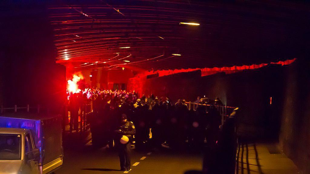 Schalke-Fanmarsch in Salzburg: Anhänger geraten in Rage