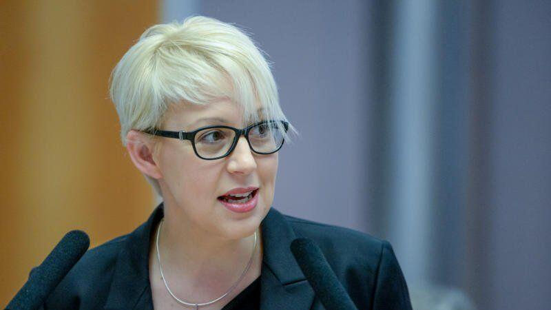 NEOS bringen Sachverhaltsdarstellung ein