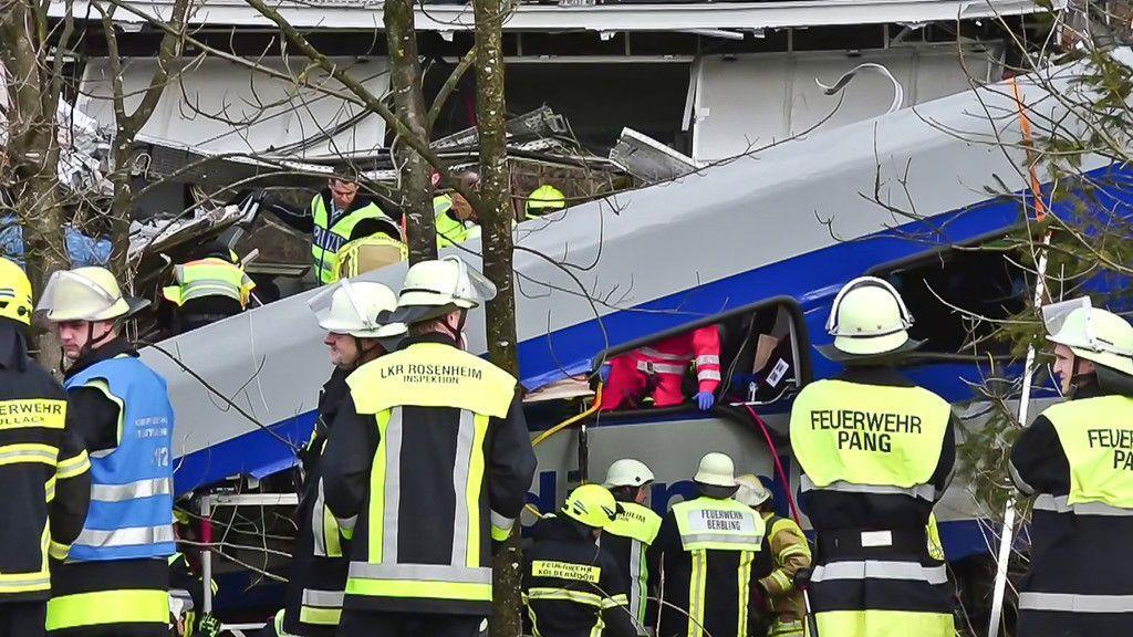 Zugunglück in Bad Aibling: Weitere Bilder der Unfallstelle