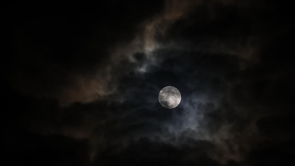 Partielle Mondfinsternis \u00fcber Salzburg
