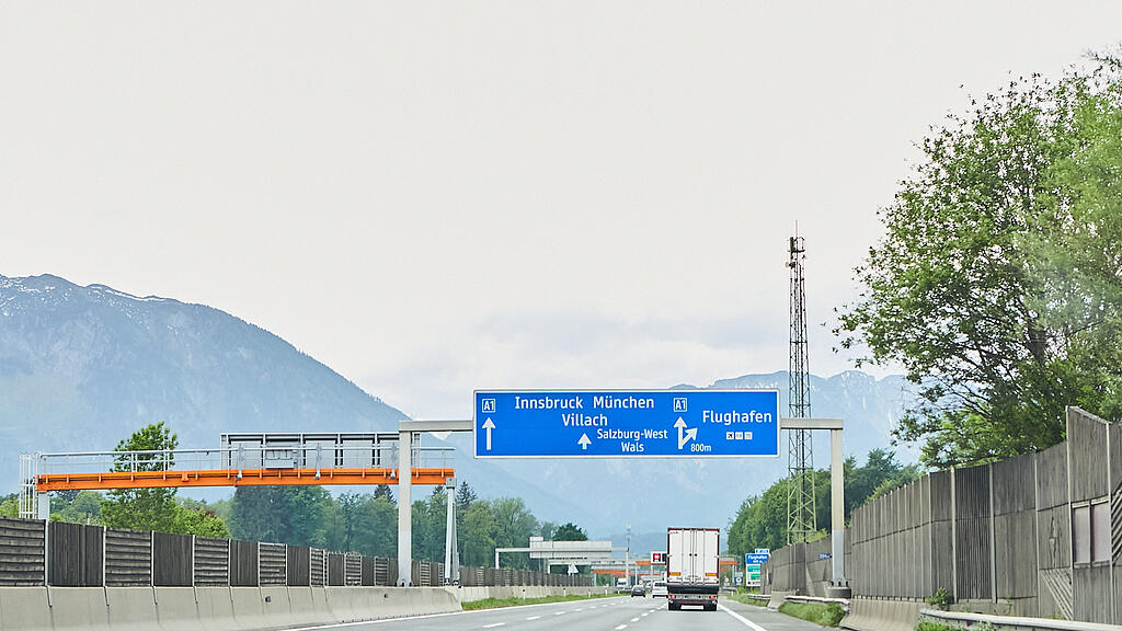 SB, Autobahn, Flughafen, Autobahnabfahrt.jpg