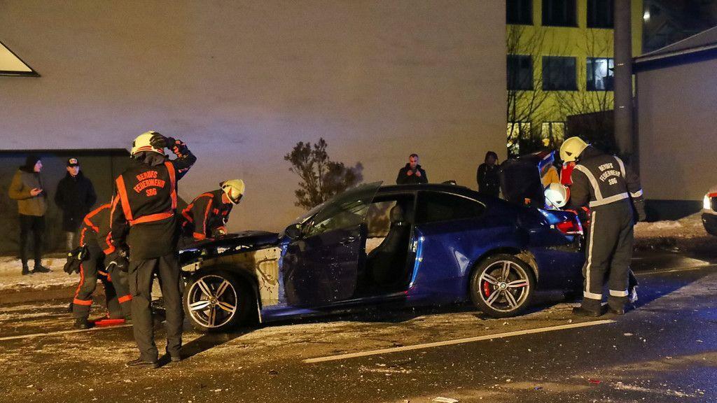 Verletzte nach Crash in Hellbrunner Straße