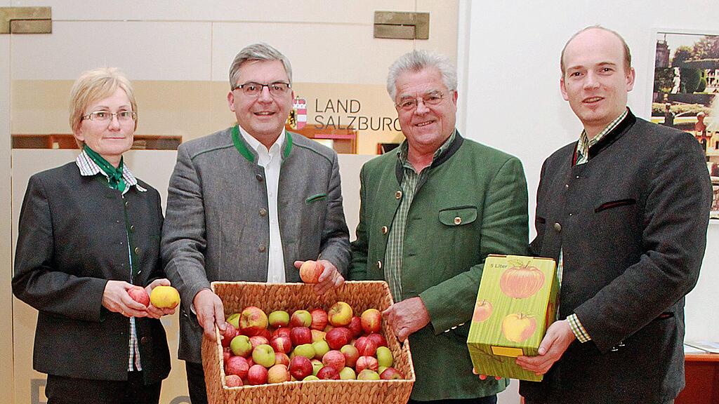 Marianne Wartbichler, (Landesverband für Obst- und Gartenbau), Landesrat Josef Schwaiger, Verbandsobmann Johann Gschwandtner und Josef Putz (Landesverband für Obst- und Gartenbau).