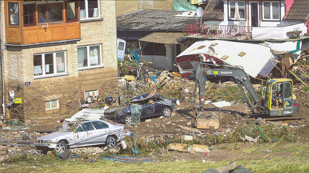 Sch\u00e4den nach Unwetter in Deutschland