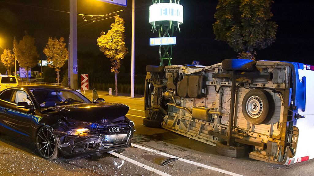 Nach dem Crash am Europark blieb von beiden Fahrzeugen nur mehr Schrott über.