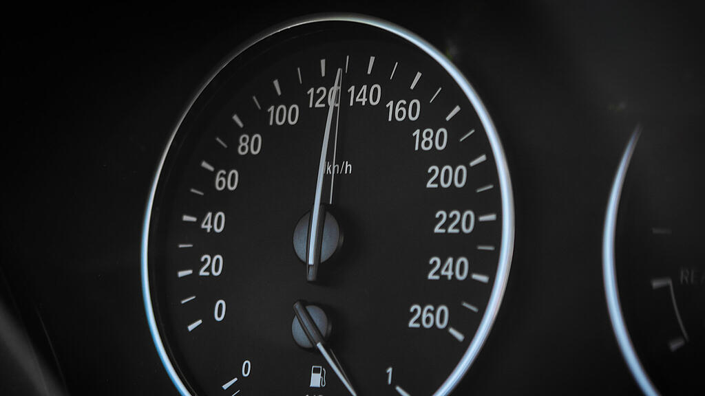 SB, Tacho, Geschwindigkeit, Rasen, 130 km/h