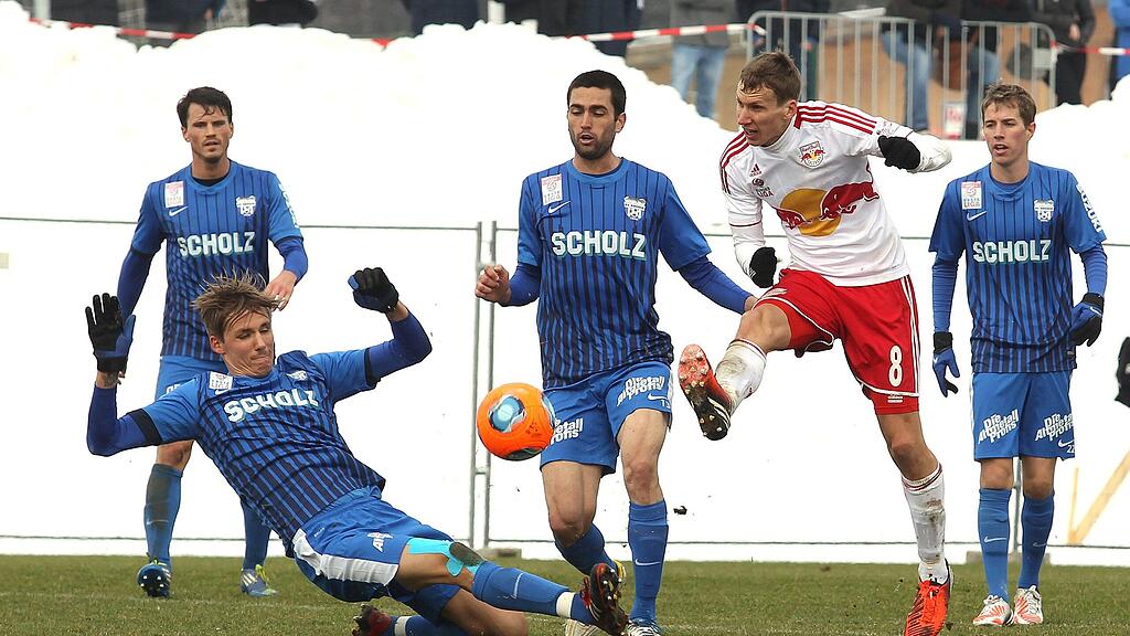 GEPA-16021368025 - SALZBURG,AUSTRIA,16.FEB.13 - SOCCER - tipp3 Bundesliga powered by T-Mobile, Erste Liga, Red Bull Salzburg vs SV Groedig, friendly match. Image shows Dominique Taboga, Ione Cabrera (Groedig) and Florian Klein (RBS). Photo: GEPA pictures/ Felix Roittner - For editorial use only. Image is free of charge.