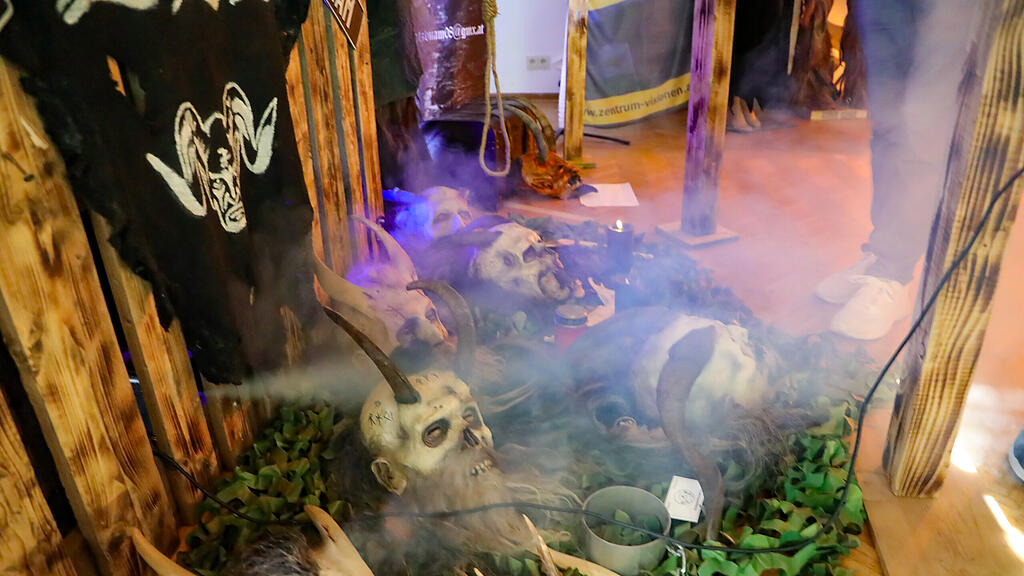 13. Maskenausstellung der Maxglaner Teufeln