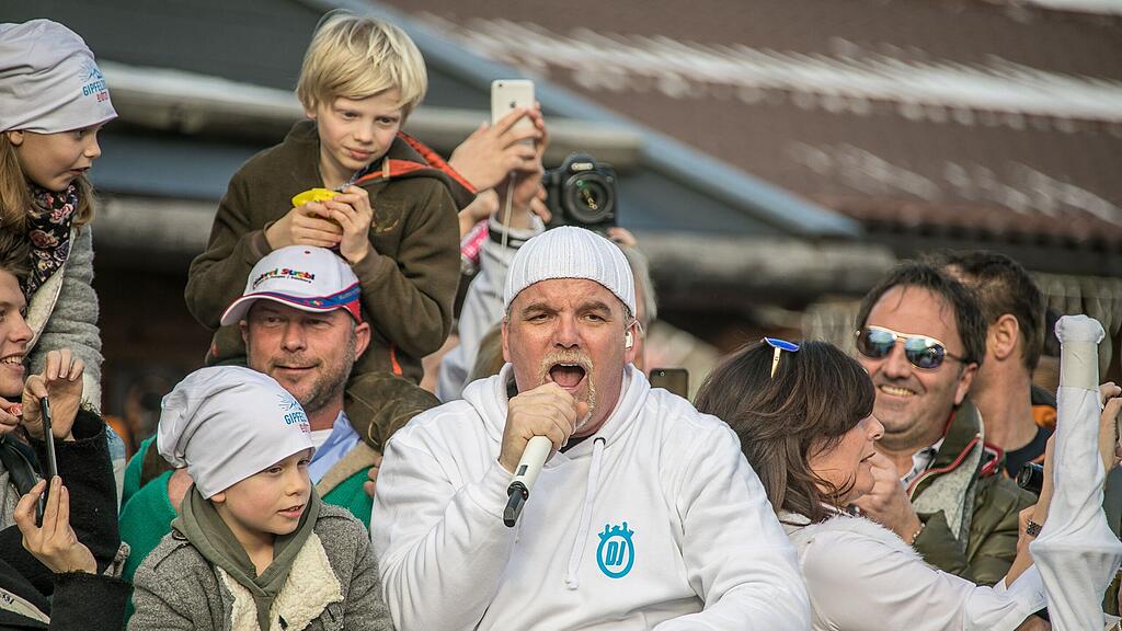 DJ Ötzi brachte eine gute Stimmung mit auf die Oberforsthofalm.