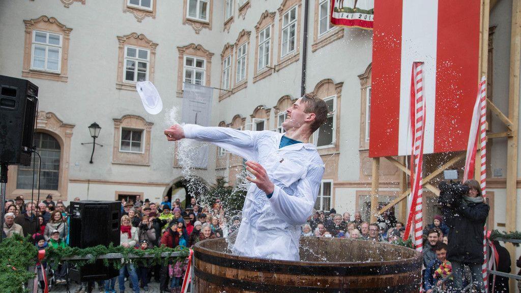 Traditioneller Metzgersprung in Salzburg