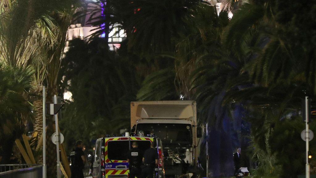 Lkw rast in  Nizza in Menschenmenge