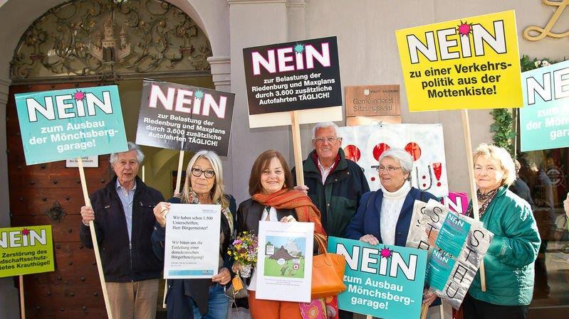 Demos vor dem Rathaus I