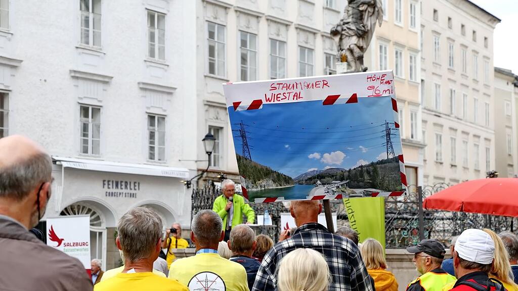 Salzburg fairantworten: Demo gegen Flächenverbrauch