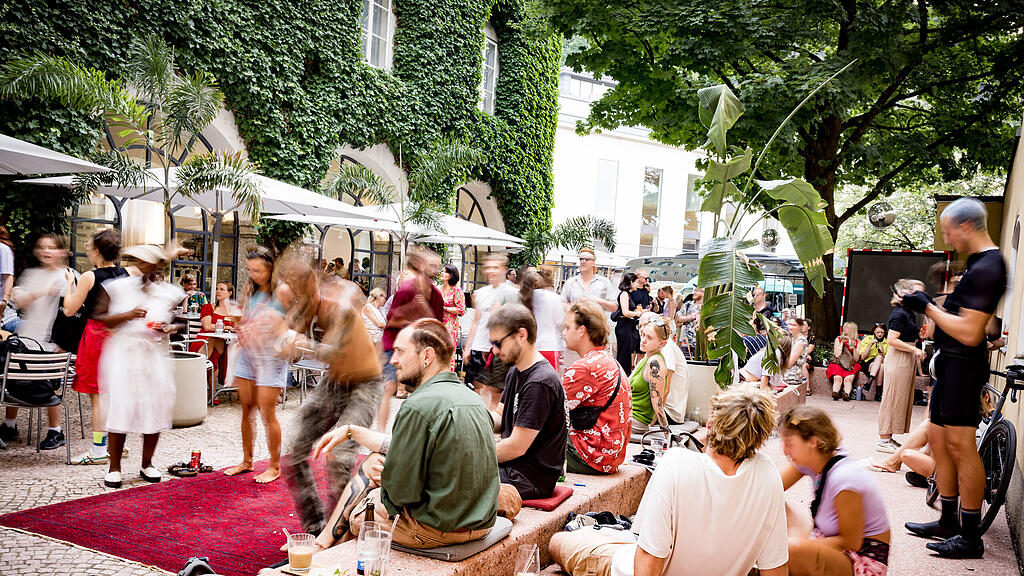 feierabend – Open-Air DJ-Set im Rupertinum