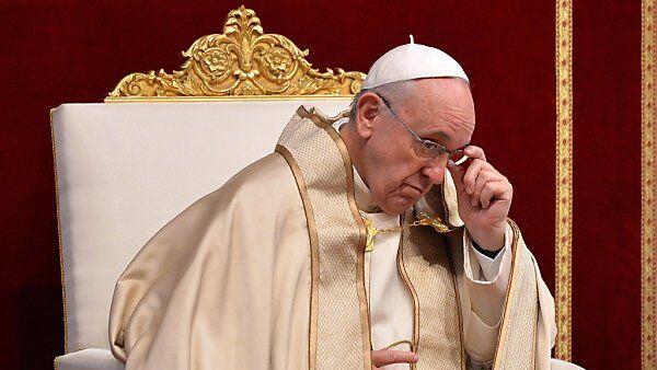 Der Papst war mit seinen alten Brillengläsern nicht mehr zufrieden
