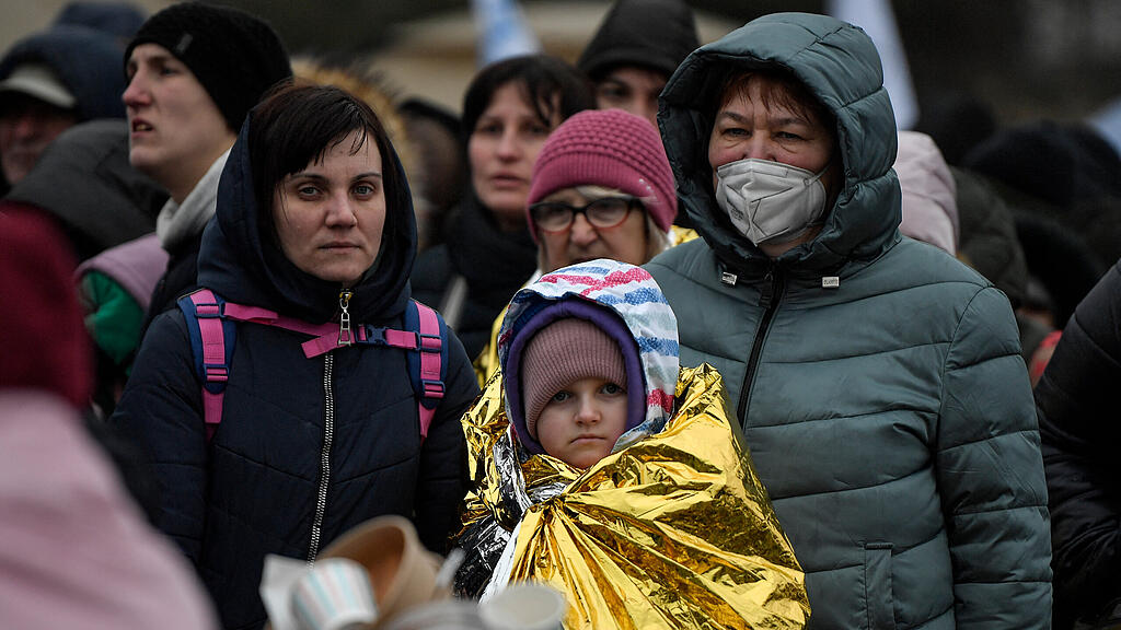 Ukraine-Krieg, Tag 12: Flüchtlinge kommen in Polen an