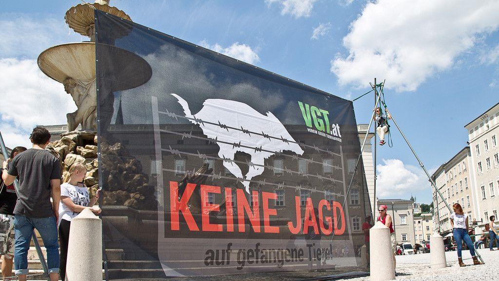 VGT protestiert am Residenzplatz gegen Gatterjagd