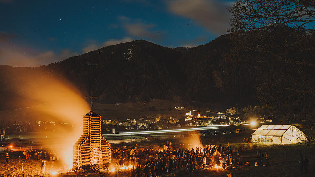 Osterfeuer im Lungau