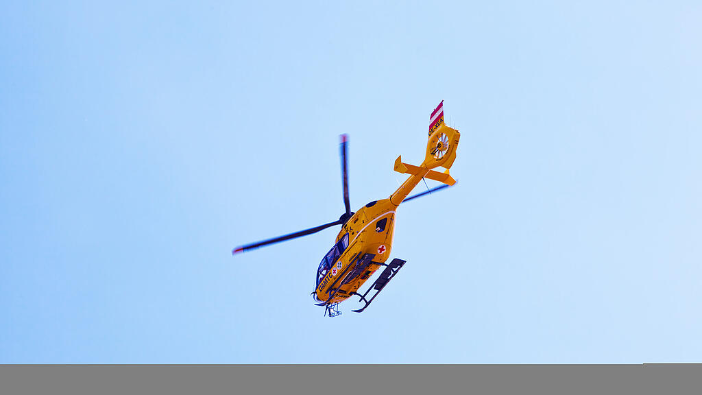 133610_Notarzt_und_Helikopter_der_Rettung.jpg
